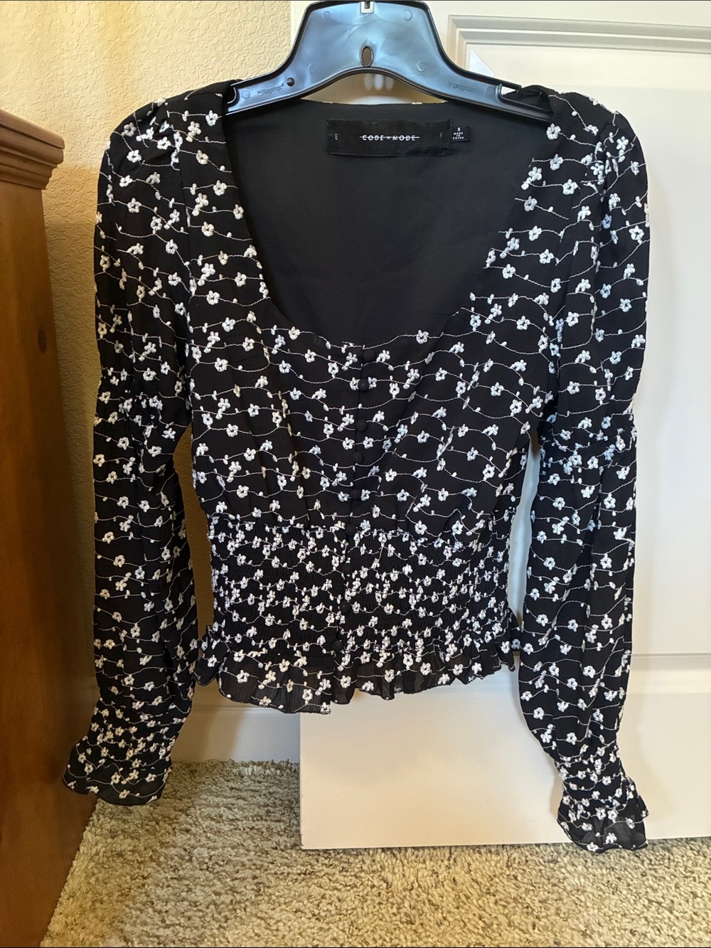 Code x Mode Womens Blouse Crop Top Scoop Neck Embroidered Floral White Black S
